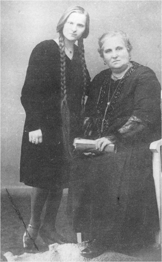 Janka z mamą po maturze